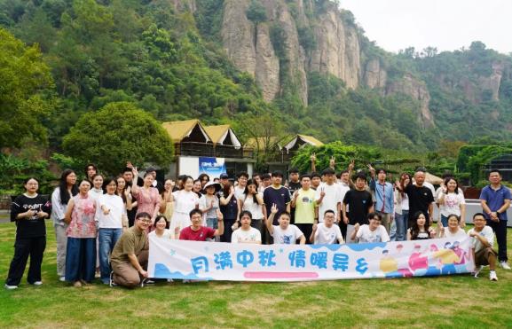 月满中秋·情暖异乡——这个中秋，陀曼的青年们这样过
